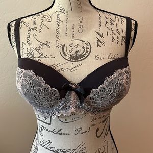 36D Venus lace trim bra